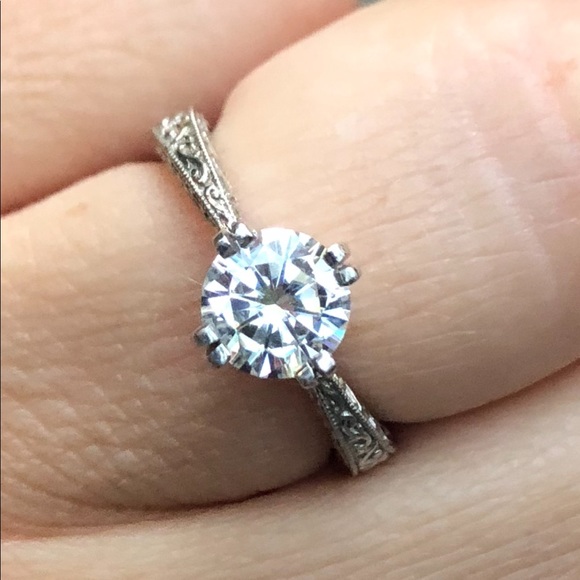 Engagement Wedding Ring - White Gold, Moissanite round cut stone - NEW - Picture 4 of 6